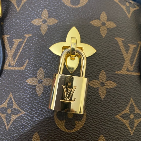 Louis Vuitton Monogram Flower Tote Bag - Picture 7 of 17